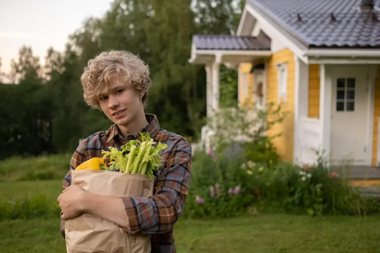 finding and paying for groceries as a student