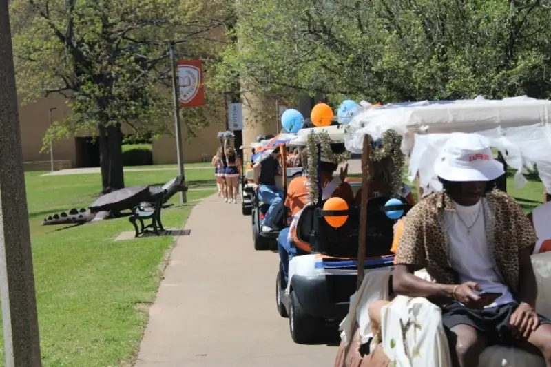 golf carts take new students across campus